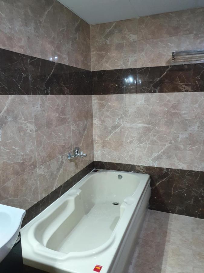 Sri Lakshmi Palace A/C Hotel Suluru Room photo
